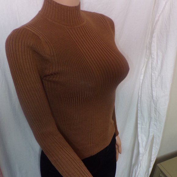 Brown Turtleneck Shirt (S) - Picture 4 of 7